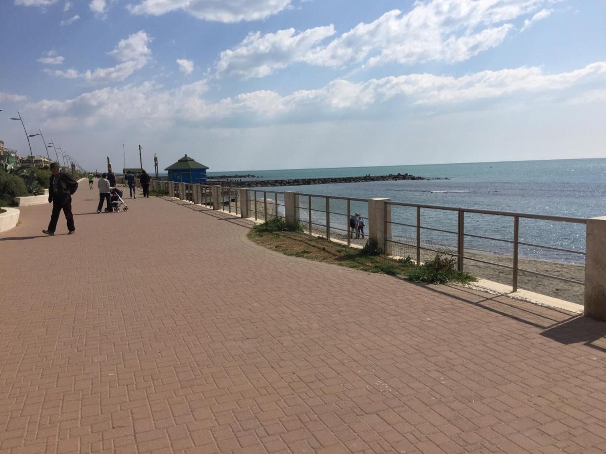 Apartamento Front Sea Luxury Lido di Ostia Exterior foto