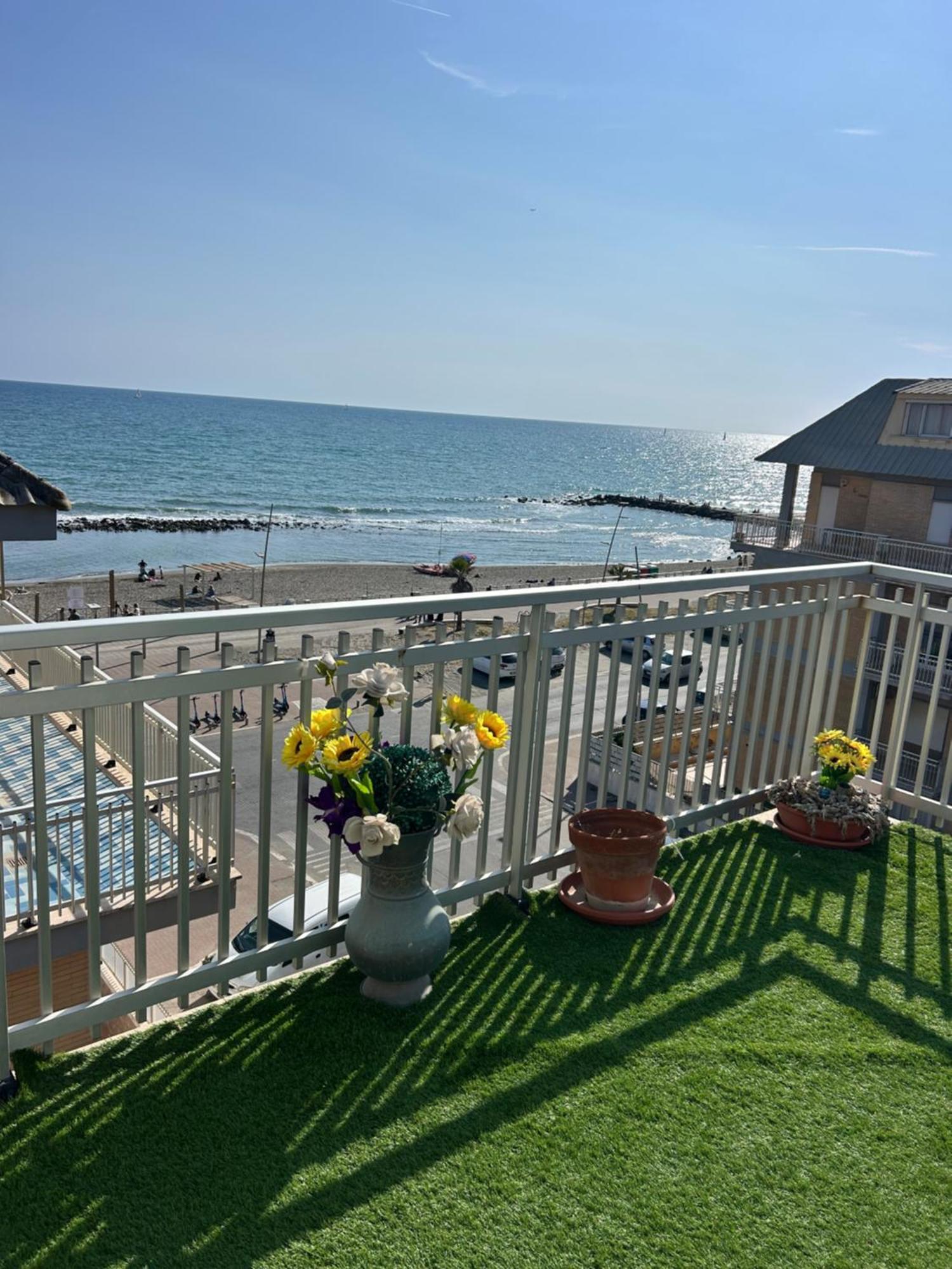 Apartamento Front Sea Luxury Lido di Ostia Exterior foto